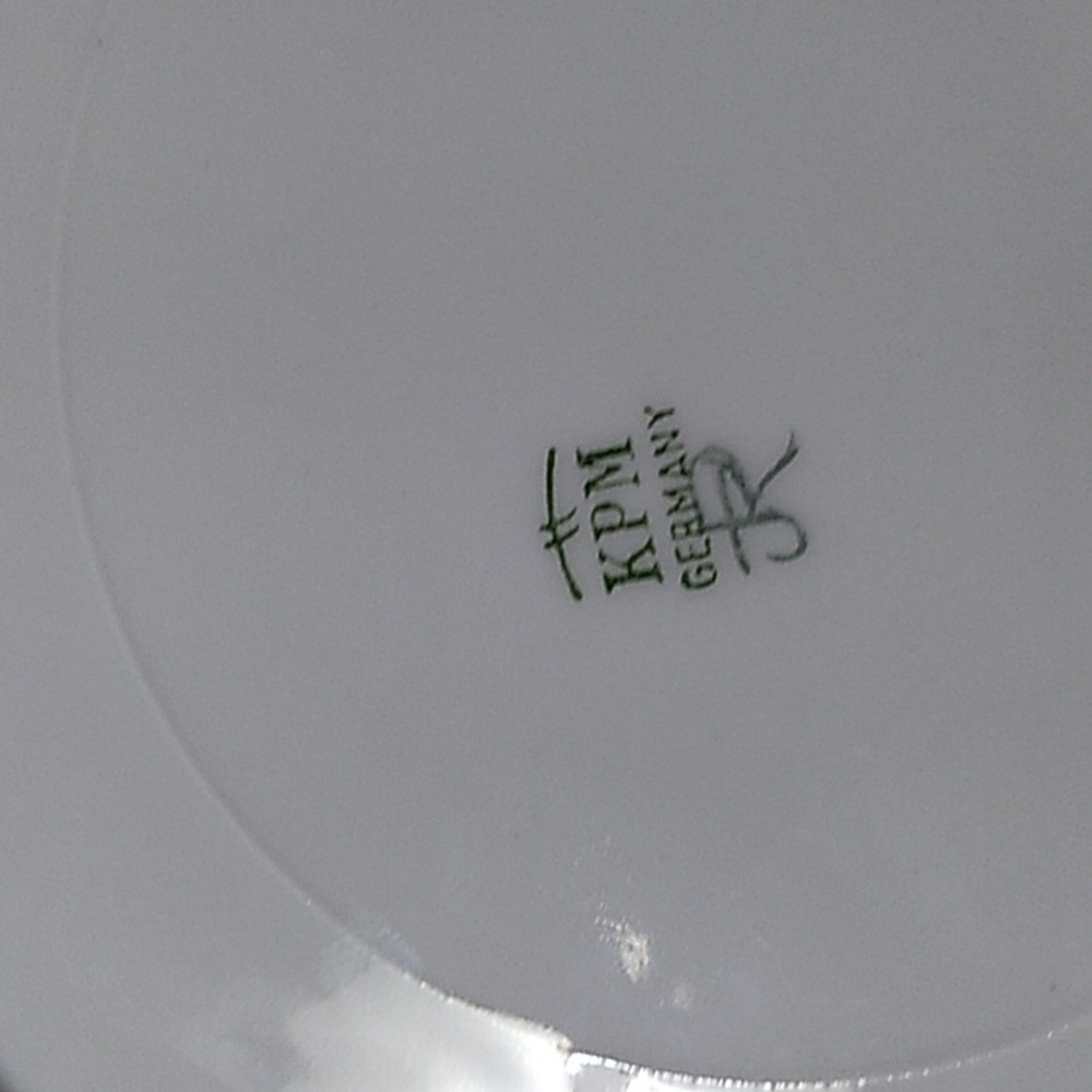 KPM decorative 9.5 in. porcelain hand painted plate with gold band, 1909-27. - Picture 3 of 4
